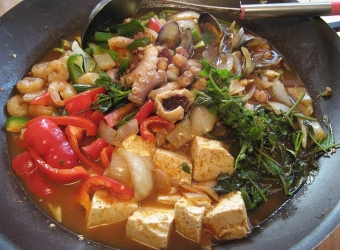 http://asiansupper.com/files/imagecache/recipe_page/202-nakji-jeongol-octupus-casserole2_0.JPG
