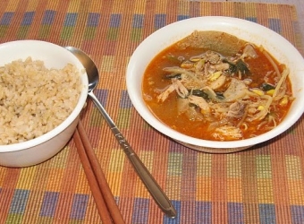 Dak Yukgaejang (Quick Spicy Chicken Soup)