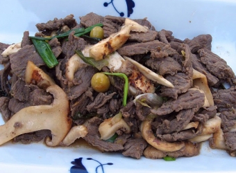 Songi Bulgogi (Pine Mushrooms with Beef) 