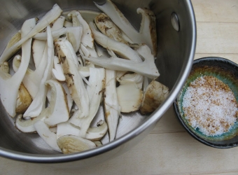 Songi Busuht Jjim (Wild Pine Mushrooms)